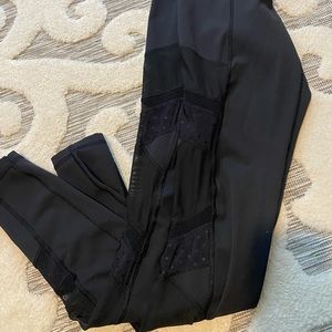 Lululemon Like new Size 6 Black polka dot full length leggings